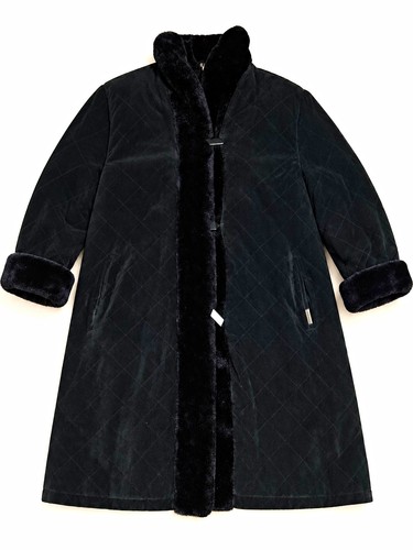 Schwarzer wintermantel mit - wintermantel,